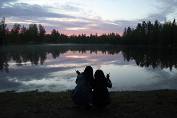 5월, 기숙사에서 자는 마지막 날, 주변에 사는 친구들이랑 함께 집 바로 뒤 에 있는 밀리야르비(Myllyjärvi)를 산책했다. 야르비(Järvi)는 핀란드어로 호수라는 뜻이다.
