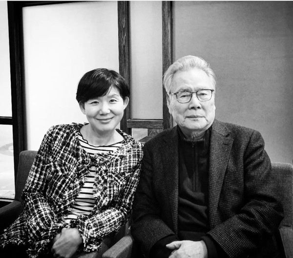 2019년 11월, <이어령의 마지막 수업> 라스트 인터뷰집을 제안하던 날 김지수 기자와 이어령 선생(오른쪽). 제공=본인