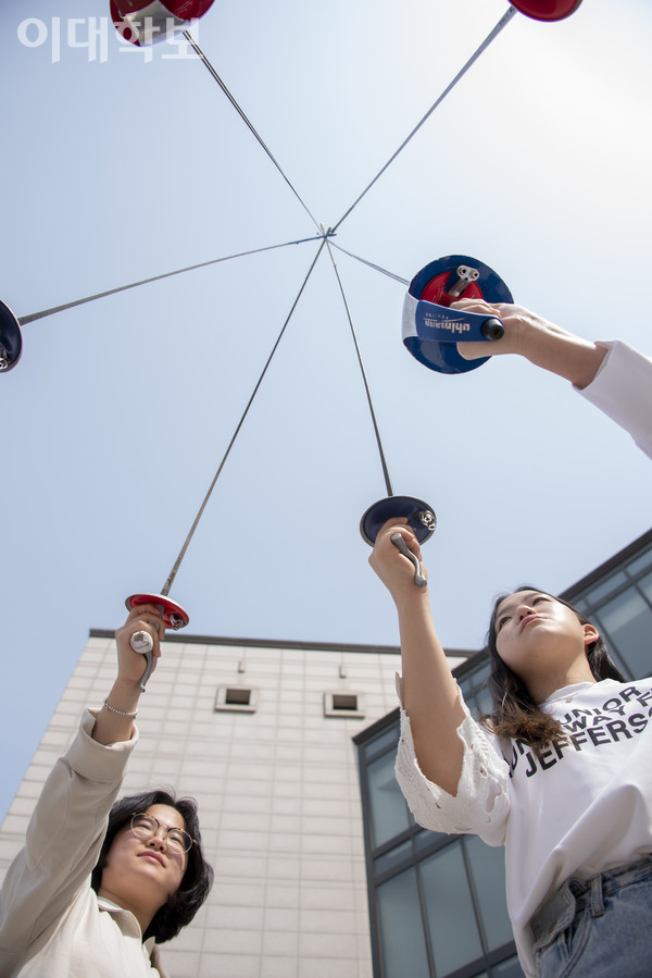 이화펜싱부 부원들은 입을 모아 “메달이 목표”라며 2022년에 출전하는 대회에 임하는 포부를 밝혔다. <strong>김지원 사진기자