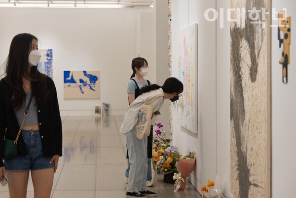 5월 25일 조형예술관 A동 이화아트센터 동양화과 메이데이전을 방문한 관람객들. 김영원 사진기자