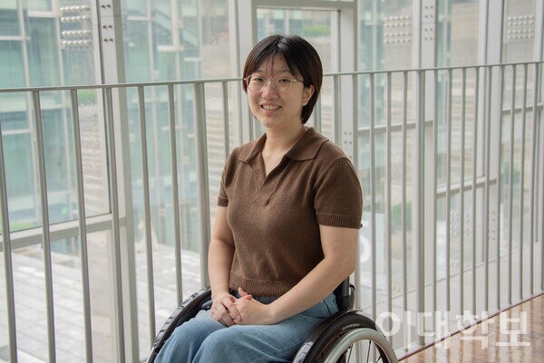2023년 서울시 장애인 분야 명예시장에 위촉된 이주현씨. 그는 “장애인 접근성에 관한 정책을 제안하고 싶다”며 “현장의 목소리를 충실히 전달하겠다”고 말했다. <strong>이승현 사진기자