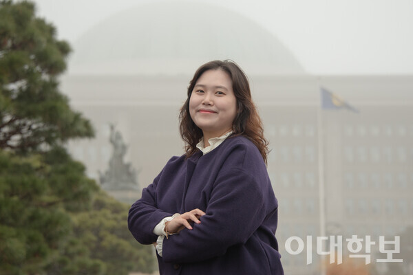평생 법을 공부하고 싶은 김지현씨에게 국회의사당은 최고의 직장이다. 강연수 사진기자
