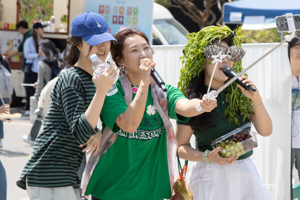 이화감성모르면나가라' 팀이 장기자랑하는 모습. 변하영 사진기자