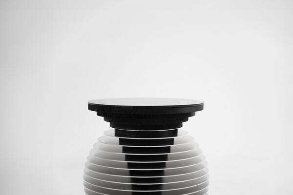 <Eclipse #01>, 2024 stainlesssteel,aluminum,powdercoatedsteel,wood Ø310xH420mm 흑黑백白, 유有와 무無의 충돌이 일식을 만든다. negativespace에서 찾은 음과 양의 관계. 시점과 거리에 따라 관계가 변하는eclipse #01 제공=왈자