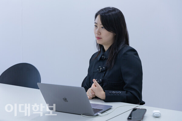 김예지씨는 아트 디렉터에게 중요한 역량으로 능동적이고 적극적인 태도와 소통 능력을 꼽았다. <strong>남현지 사진기자