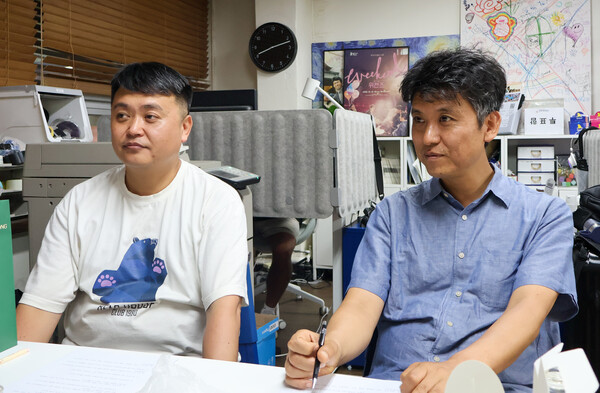 마음연결 이종걸 팀장, 박재경 긴급대응 팀장(왼쪽부터). <strong>정재윤 기자