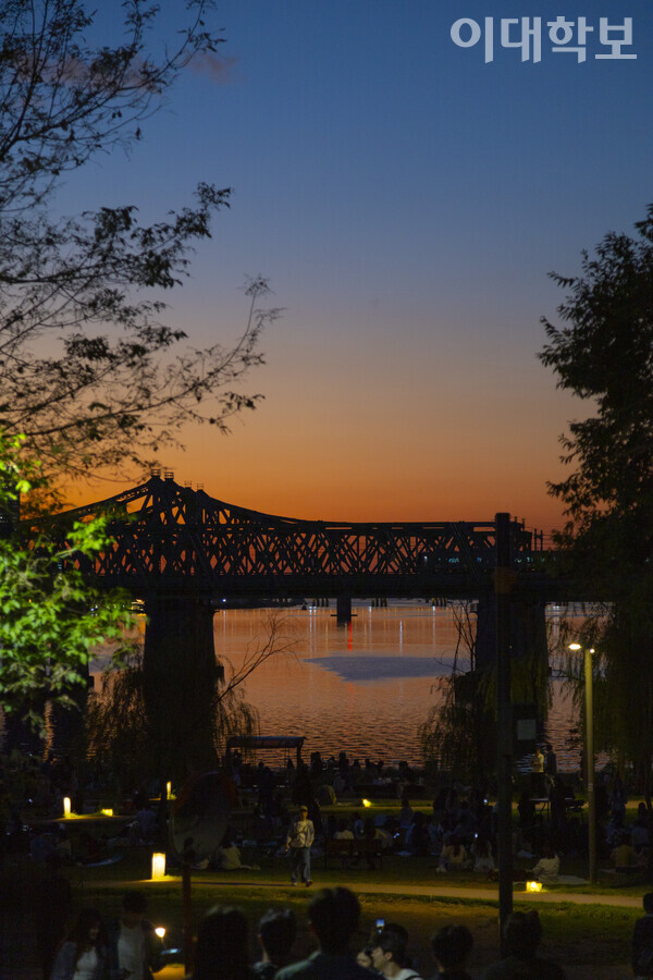 길서연씨는 석양을 바라보며 다음 '쉼'을 기약할 수 있었다. <strong> 변하영 사진기자