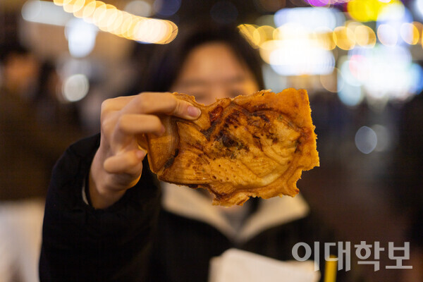 겨울이 다가오면 대학로 공연장에서 공연 관람 후 붕어빵을 먹는 기쁨을 만끽할 수 있다. <strong> 변하영 사진기자