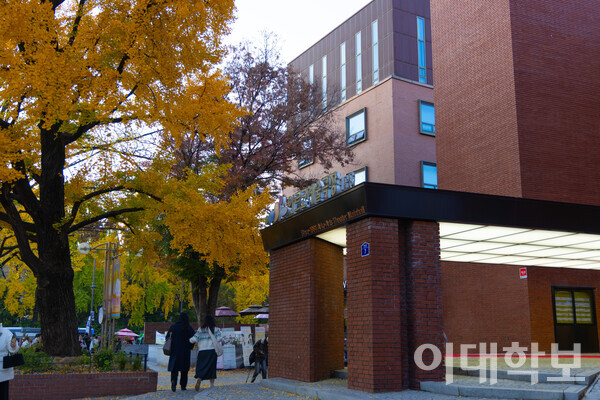 대학로를 지나다 보면 볼 수 있는 아르코 예술극장. <strong> 남현지 사진기자