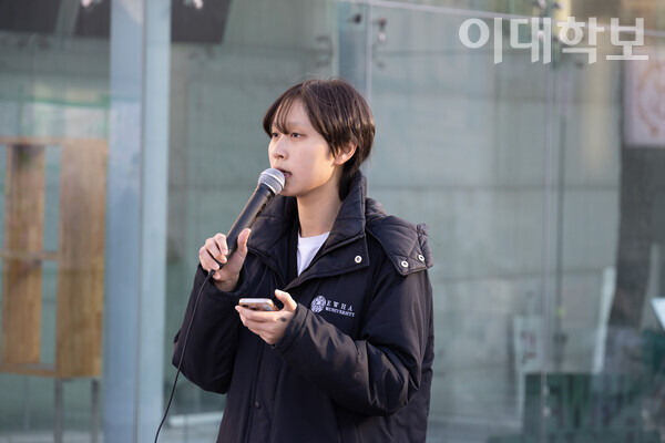 연대발언을 이어가고 있는 박서림 총학생회장. <strong> 안정연 사진기자