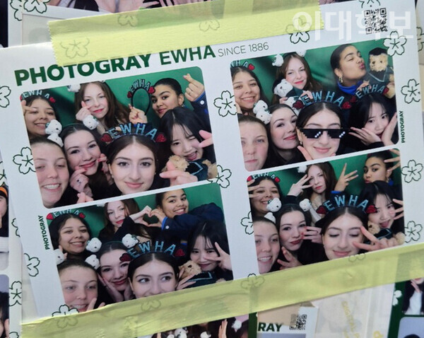 이진희씨가 피스버디 활동 당시 교환학생들과 찍은 기념사진. 제공=이진희씨