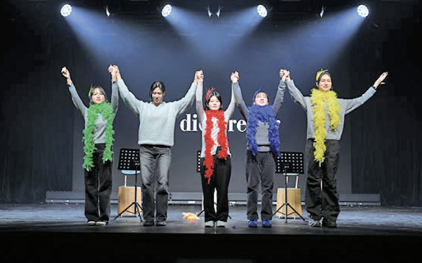 독어독문학과 원어연극동아리 ‘Auf die Bretter’가 영산극장에서 공연하고 있다. 제공=우리대학 홍보실