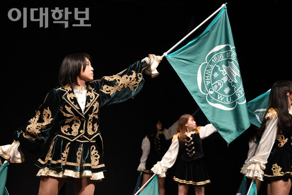 2월27일 오전9시경 부천시민회관에서 파이루스 단원들은 ‘2022 이화 응원대제전’ 영상을 촬영했다. 출처=이대학보DB