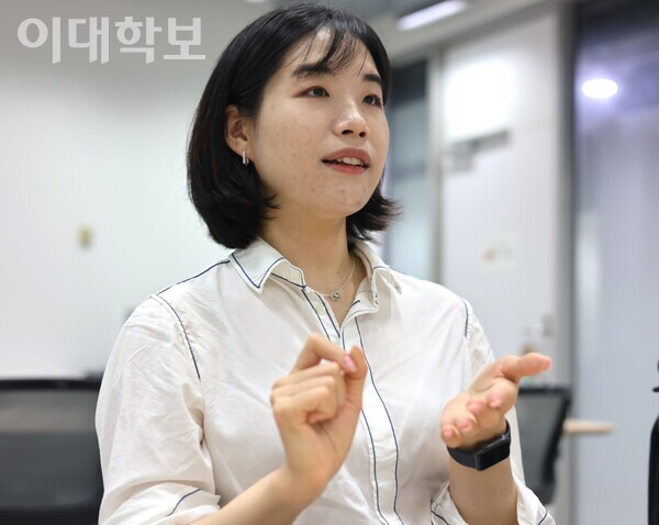 이지연 평론가는 “치열한 투쟁을 하면서도 냉소와 무기력을 느끼기란 쉬워진다. 중요한 것은 이후에도 냉소적이지 않도록, ‘견딤’을 이어나가는 것”이라며 자신의 평론의 의미를 이야기했다. 