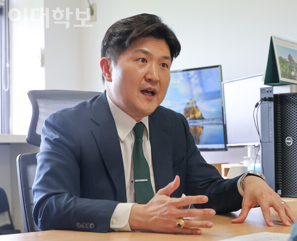 석병훈 교수가 소득세 개편안이 한국 경제에 미치는 영향을 설명하고 있다. 채의정 사진기자