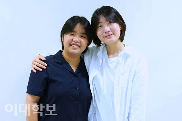 제57대 총학생회 스텝업의 반지민 총학생회장과 송수진 부총학생회장이 미소짓고 있다. <strong>정영인 사진기자