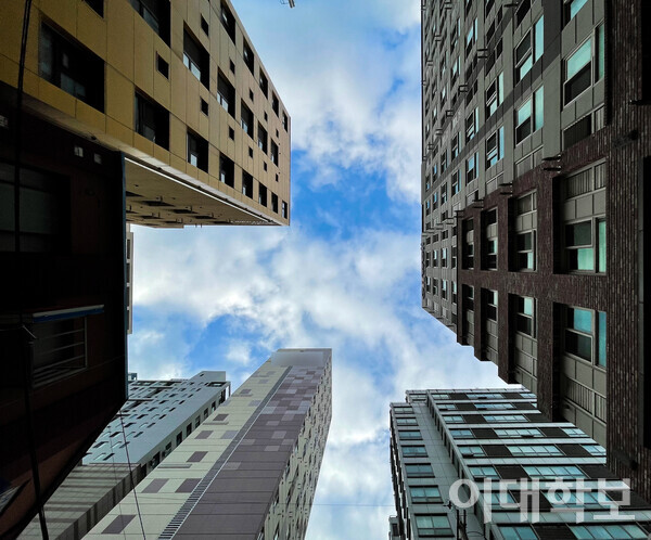 본교 정문 앞 거주단지의 모습. 여러 오피스텔들이 들어서 있다. 김수현 기자