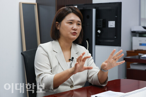 손솔 의원이 “어려운 상황에도 해낼 수 있는 힘을 줬다”며 2015년 총학생회장 경험에 대해 이야기하고 있다. 채의정 사진기자