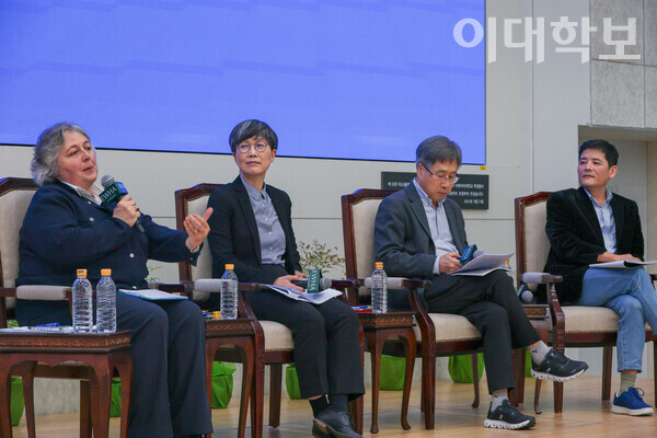 지정토론 당시 신상규 교수의 질문에 로지 브라이도티(Rosi Braidotti) 교수는 “혐오와 같은 급진적인 문화들은 억압되어야 한다. 비판적 포스트 휴머니즘은 소수자가 꿈꿔온 것이며, 그것이 인문학을 되살리는 방법이기도 하다”고 답했다. 진유경 사진기자