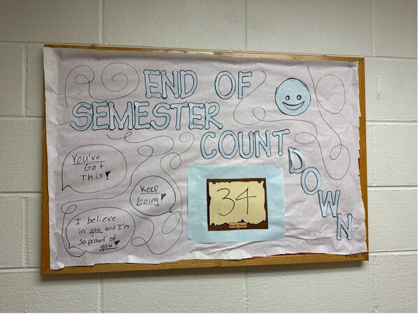 10일의 기숙사 복도 게시판. 한 달 정도 남은 종강일을 향한 카운트다운이 시작됐다.  제공=박혜수씨